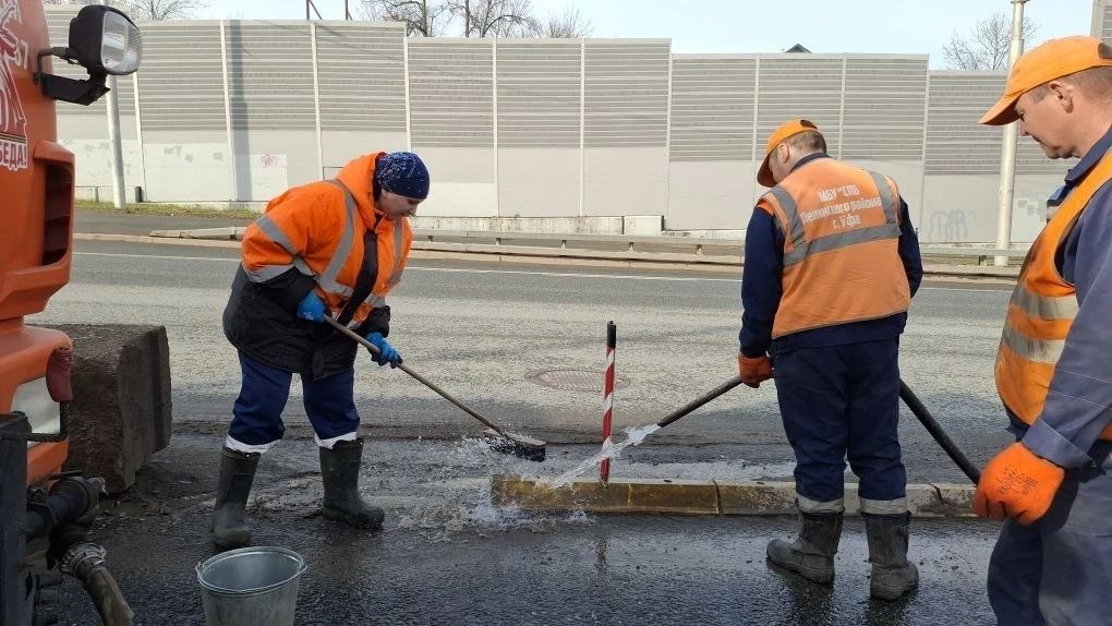С начала теплого сезона уфимские службы убрали с дорог больше 12 тысяч кубов мусора