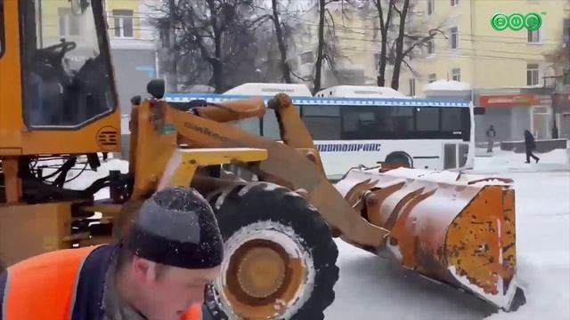 Уфа оказалась в снежном плену: месячная норма осадков обернулась 10-балльными пробками