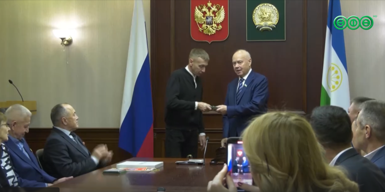 В Госсобрании наградили 13 представителей "Боевого братства"