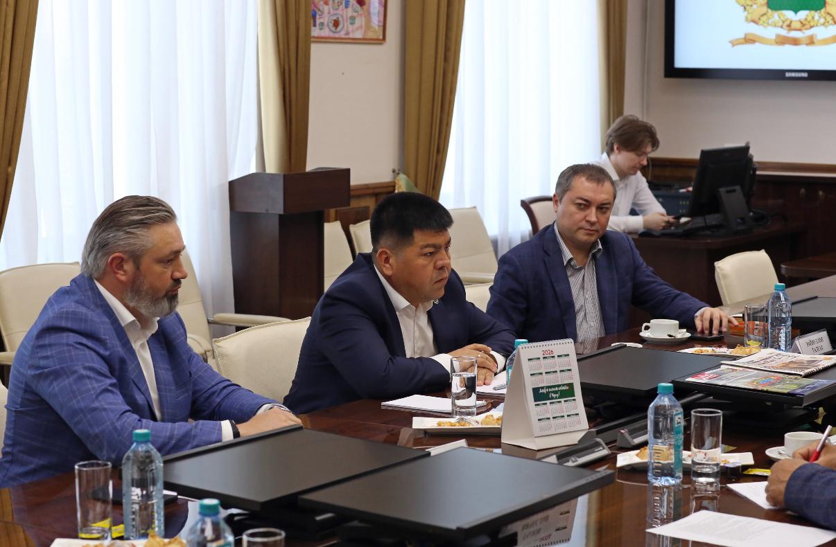 И.о. мэра Уфы Рустам Шарипов встретился с руководством городских СМИ