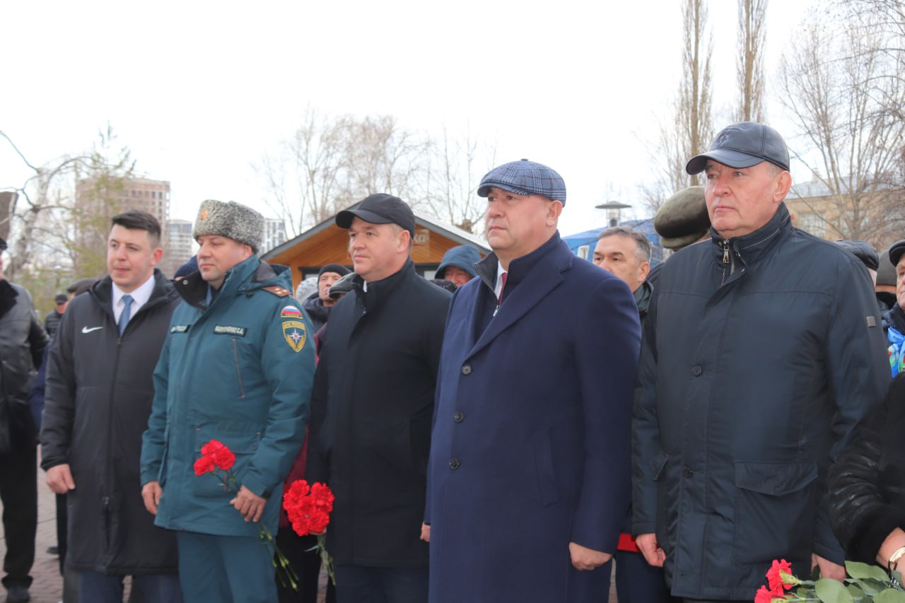 В сквере 50-летия победы почтили память ликвидаторов Чернобыльской аварии