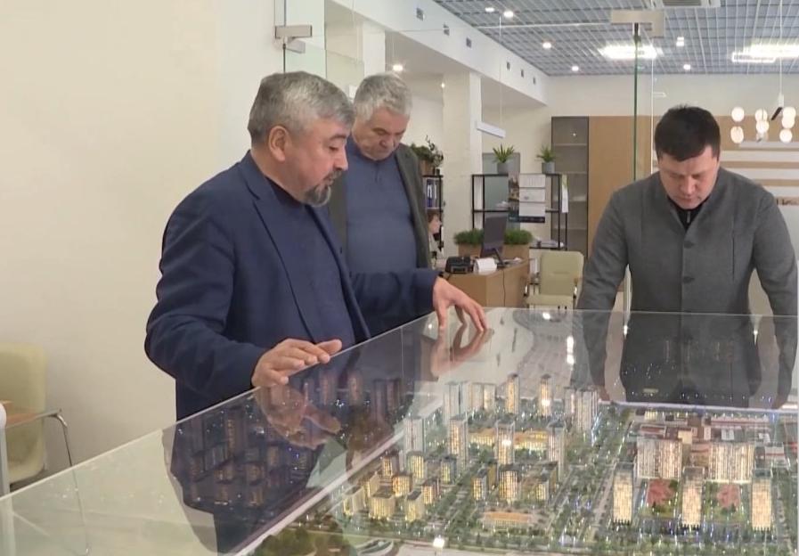 Ратмир Мавлиев посетил новый офис инвестиционно-строительного комитета города Уфы