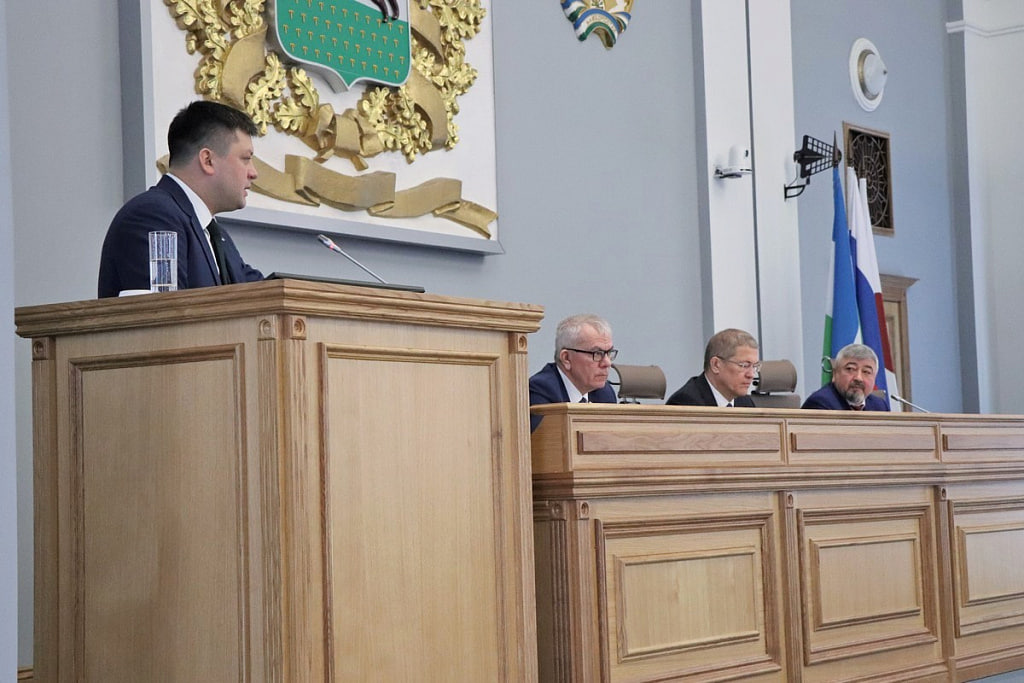 Ратмир Мавлиев представил отчет о деятельности Администрации Уфы за 2024 год