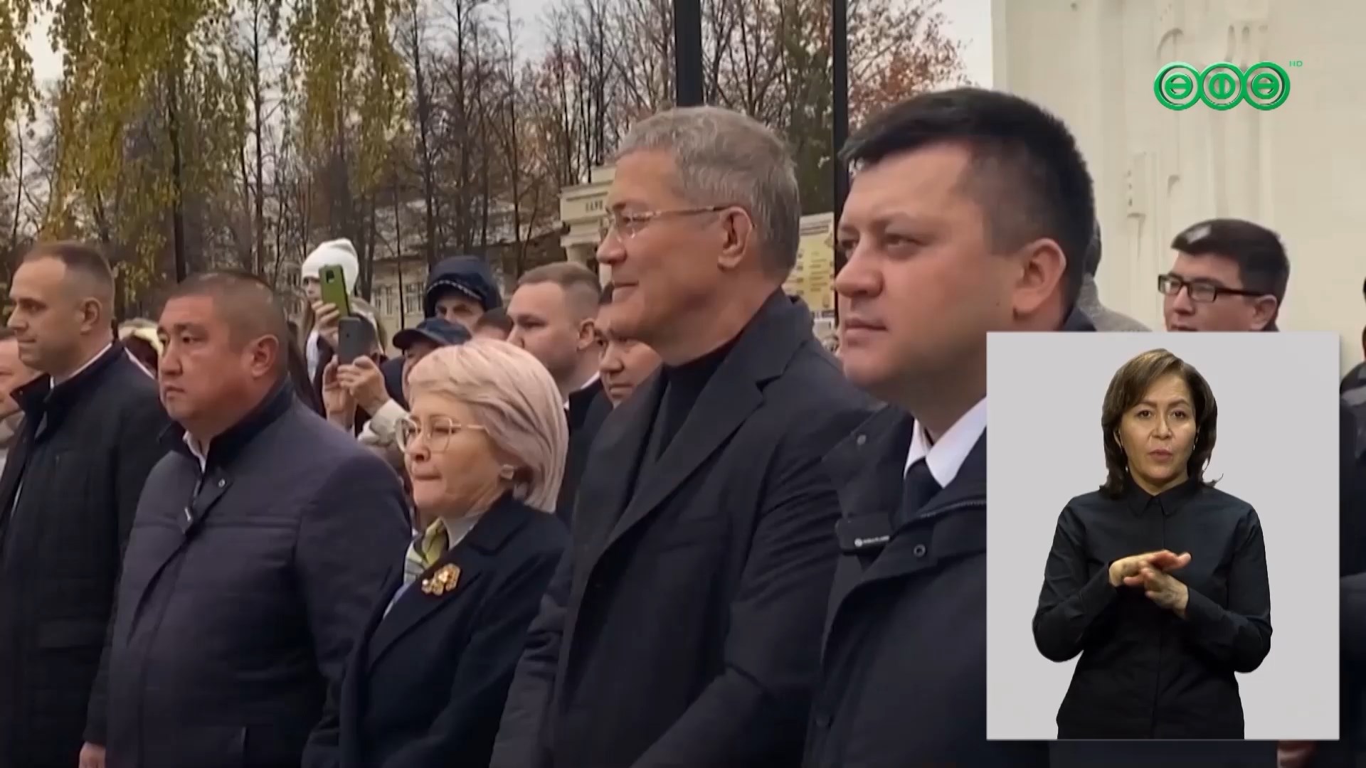 Радий Хабиров и Ратмир Мавлиев проверили ремонт мозаичного фонтана в Черниковке