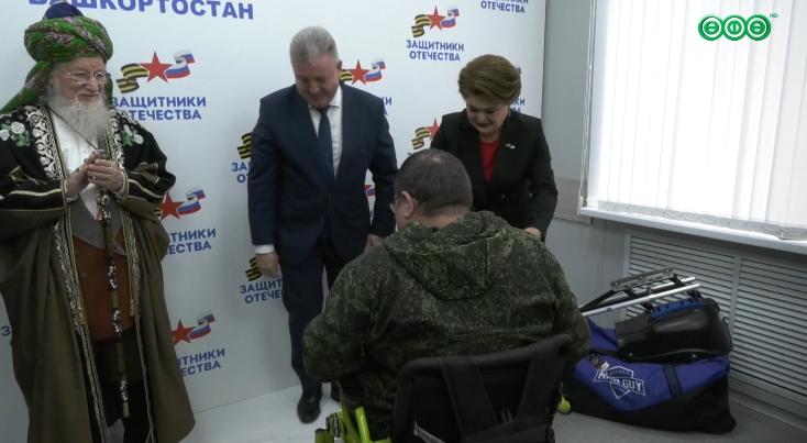 В Башкирии бойцу СВО без ног вручили авто с ручным управлением