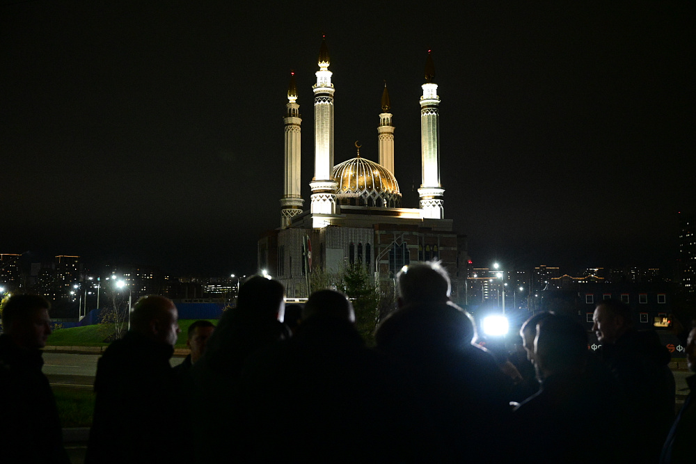 В Уфе тестируют варианты вечерней подсветки мечети «Ар-Рахим»