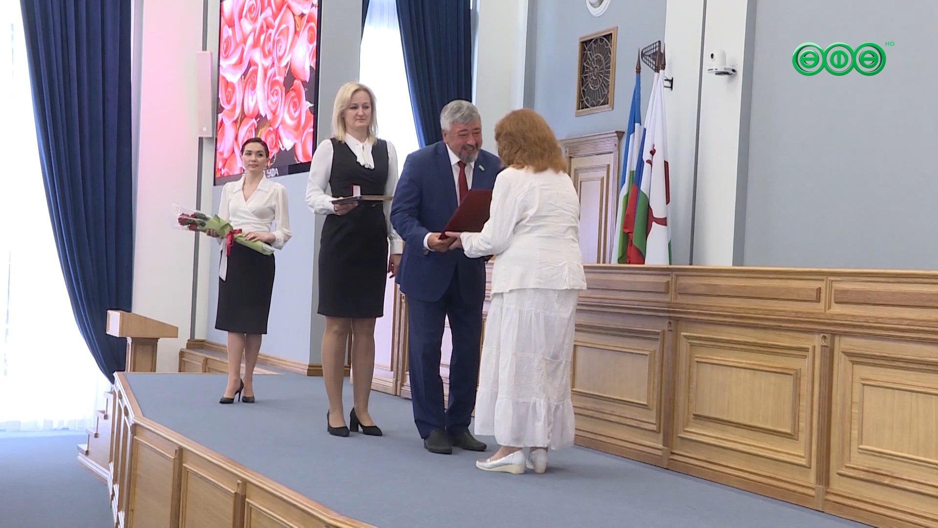 В Горсовете наградили уфимцев почетными грамотами
