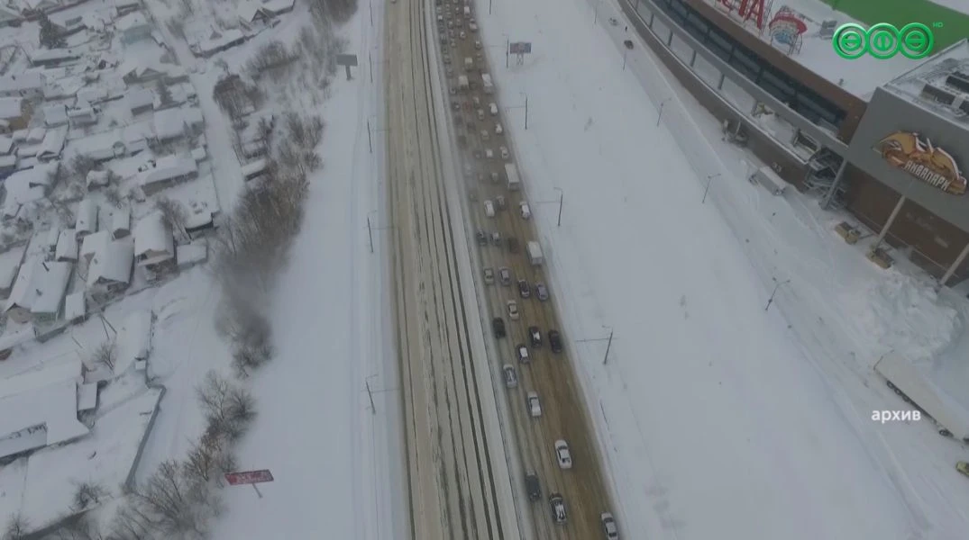 Снегопад парализовал Уфу: Ратмир Мавлиев отменил совещания и отправил чиновников на уборку города