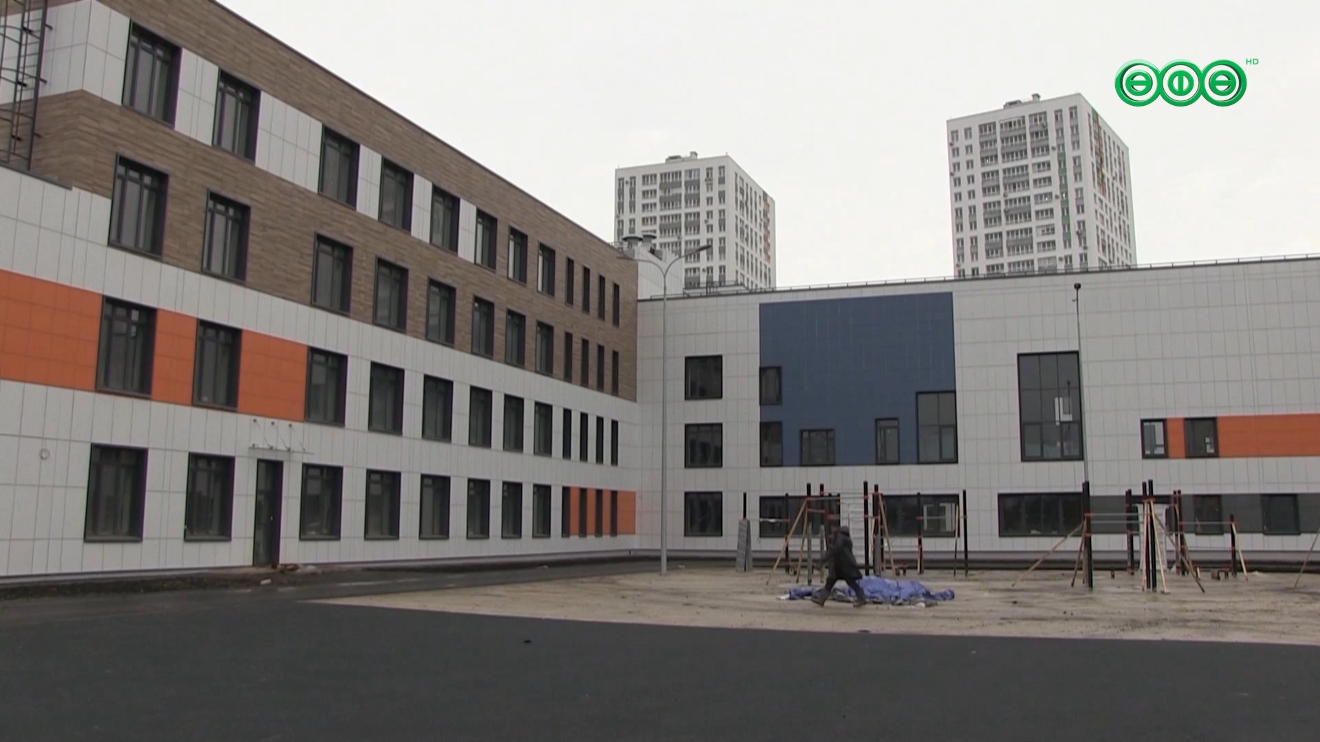 Новая школа в Затоне на 1225 мест готова на 90%