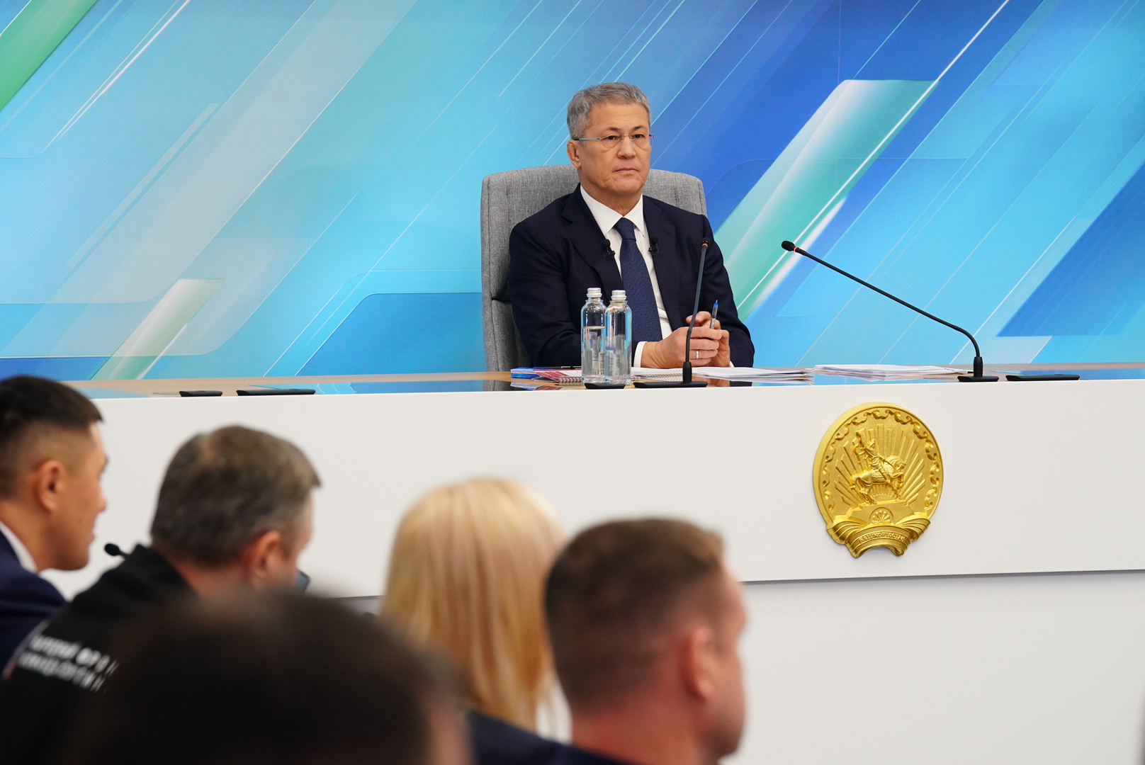 На прямую линию с Радием Хабировым направили более 8,5 тысяч обращений