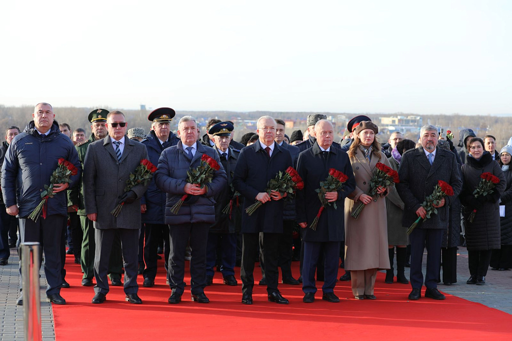 В Уфе возложили цветы к Монументу Дружбы