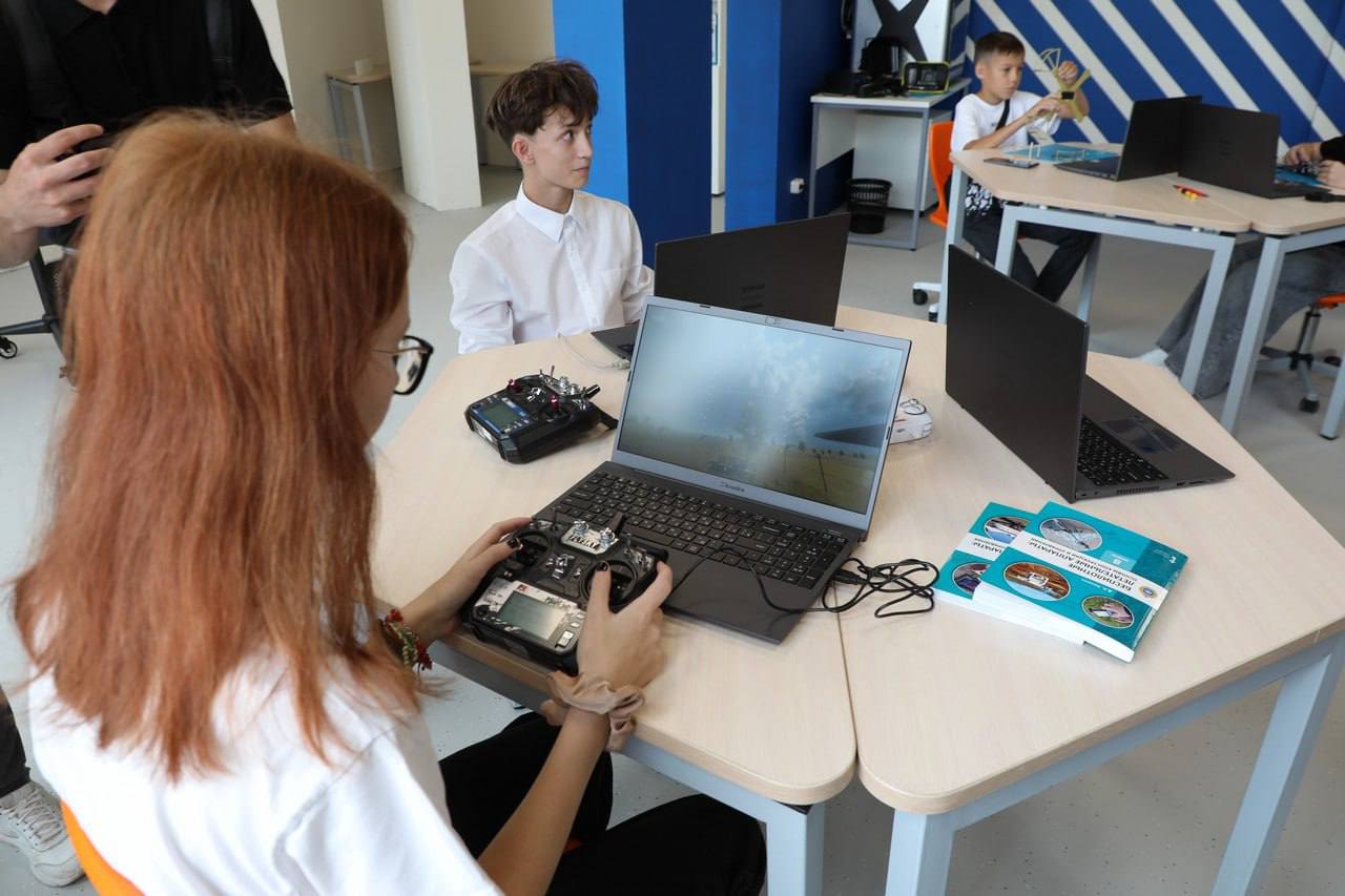 В Башкортостане для школьников организовали мастер-класс «Пилотирование на симуляторе БПЛА»