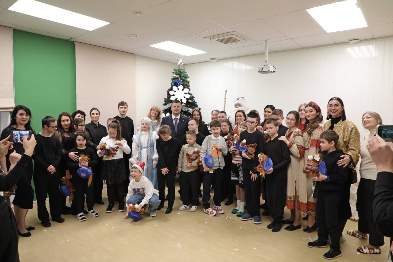 В центре «ПроДобро» прошел праздничный концерт с участием особенных детей