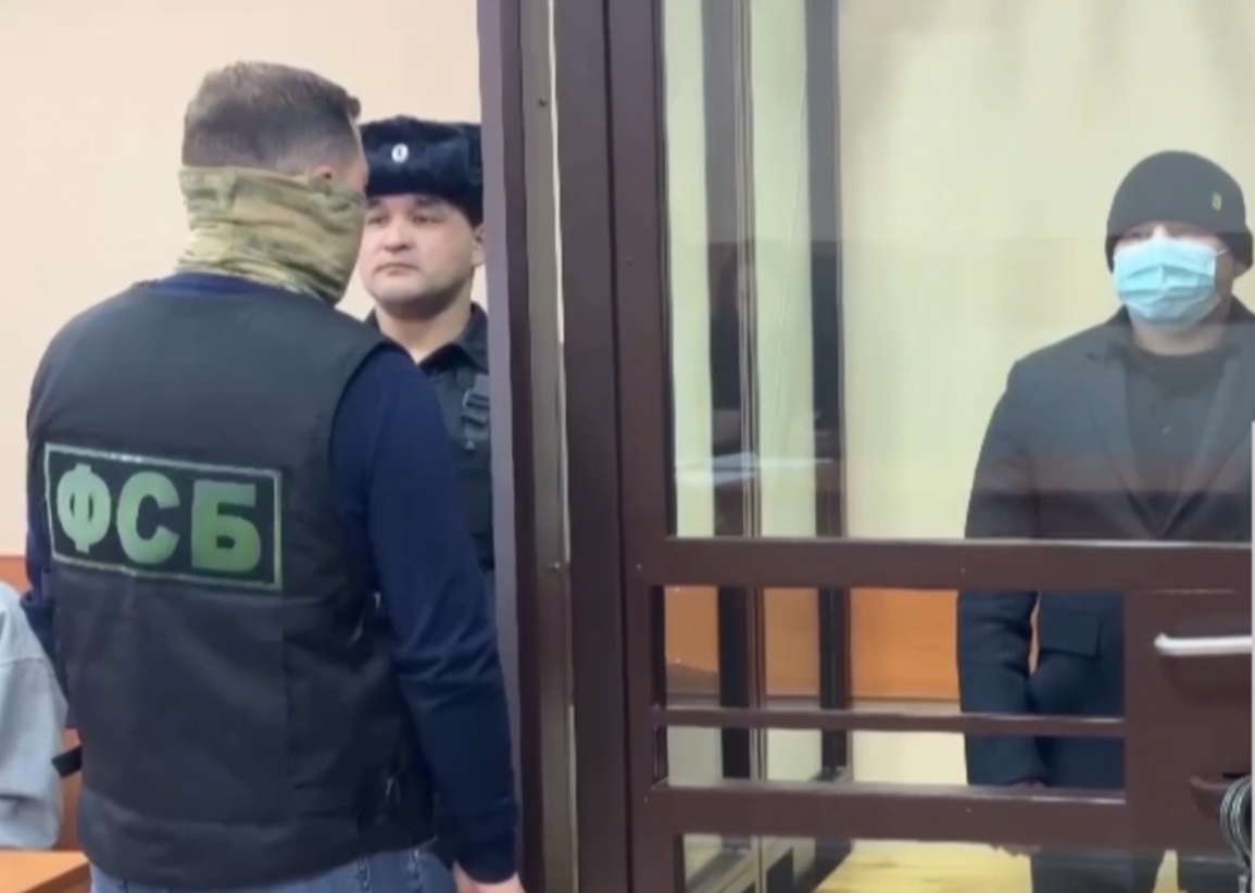 В Уфе экс-начальника райотдела полиции и опера осудят за взятку